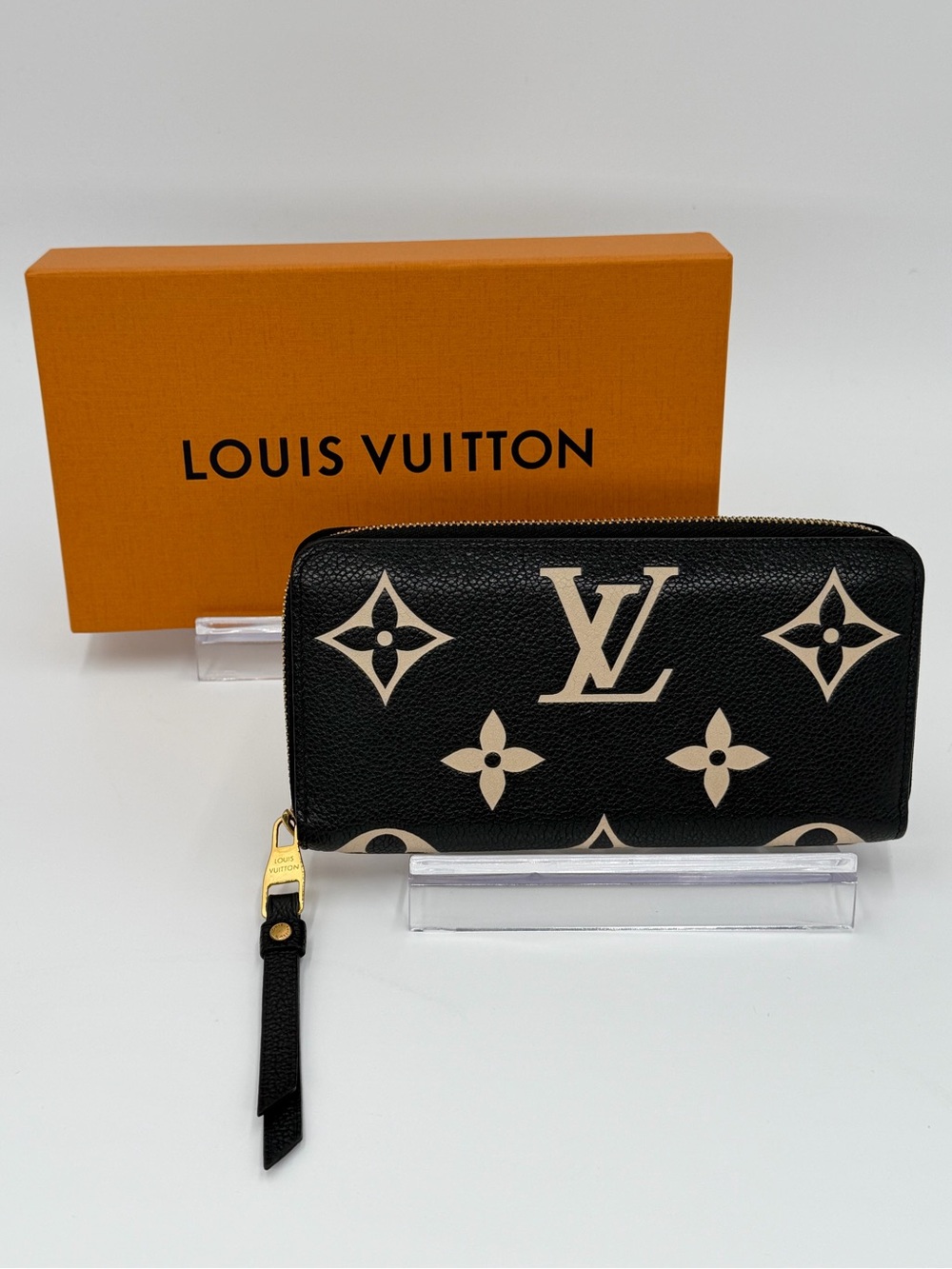 Louis Vuitton Black & Cream Monogram Zip-Around Wallet - Picture 1 of 13